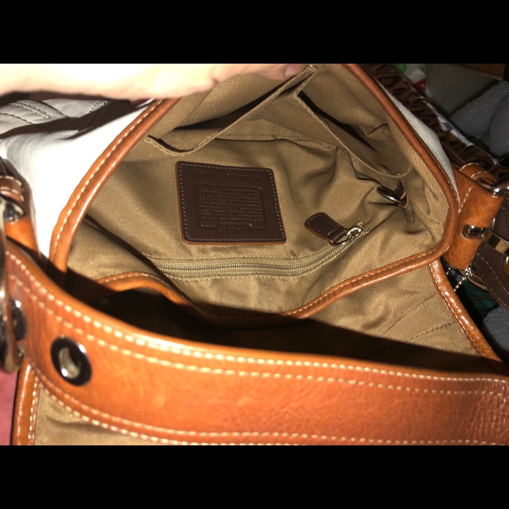 ❤️AUTHENTIC❤️COACH W WhiteBag/Purse Free wristlet - Picture 5 of 8